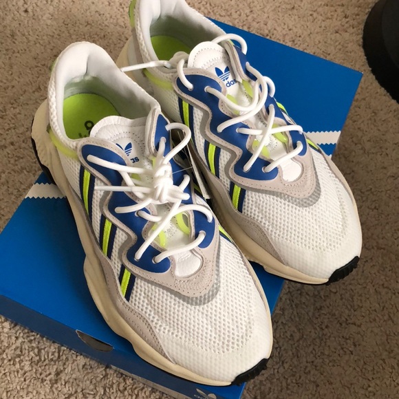 Adidas OZWEEGO shoes - Picture 1 of 8